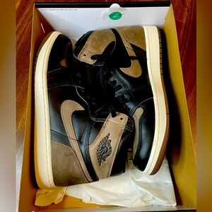 Like New AIR JORDAN 1 RETRO HIGH OG